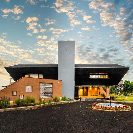 Pearl Lakeview Mansion By Stayvista - Lakeside Villa With Infinity Pool, Jacuzzi, In-House Theatre & Games Room Igatpuri Exterior foto
